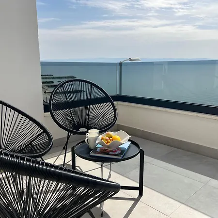 Apartment Lux Mare Spectacular Sea View, Only A 10 Meters From The Podstrana
