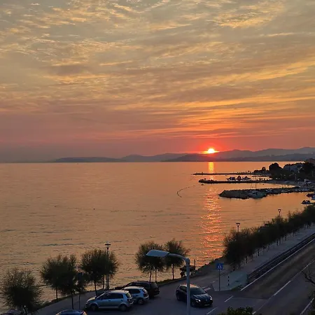 Lux Mare Spectacular Sea View, Only A 10 Meters From The Podstrana